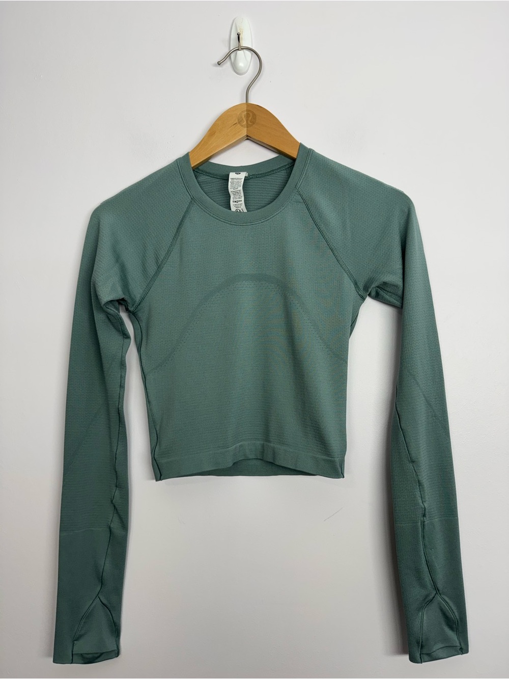 47: Lululemon Swiftly Tech Cropped Long-Sleeve Shirt 2.0 Crater Blue Size 4